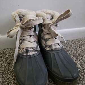 Ozark Trail Gray and Cream Winter Boots